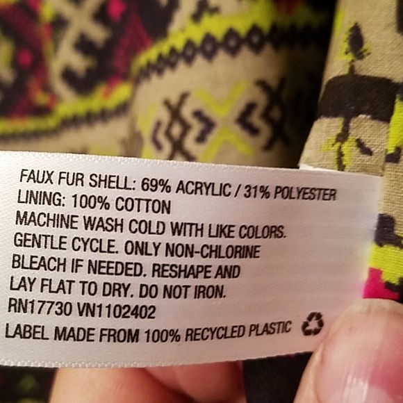 Mossimo Faux Fur Vest Size Sm - Picture 4 of 4